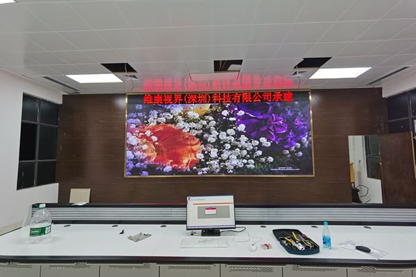 一套常見的室內(nèi)LED顯示屏系統(tǒng)包括哪些設(shè)備？