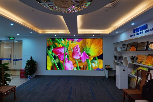 大數(shù)據(jù)可視化大屏使用LED顯示屏好，還是拼接屏好