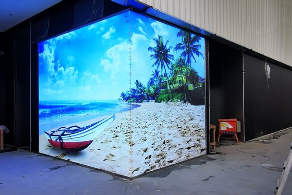 直播背景墻大屏怎么選擇，用LED屏好還是拼接屏好？