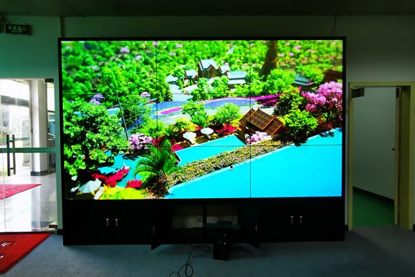 多媒體會議室用投影機(jī)好，還是液晶拼接屏好？